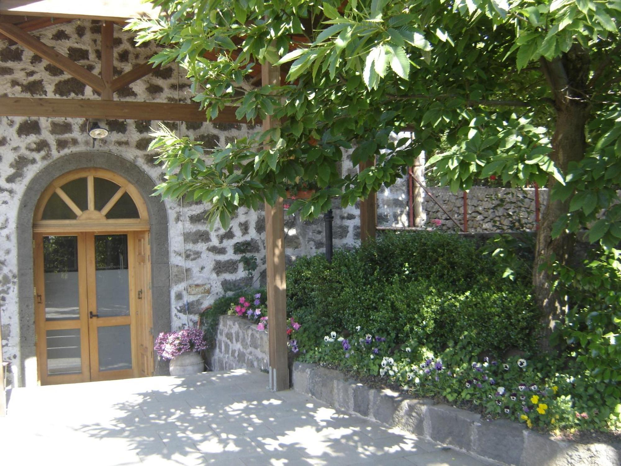 Ai Vecchi Crateri Casa de hóspedes SantʼAlfio Exterior foto